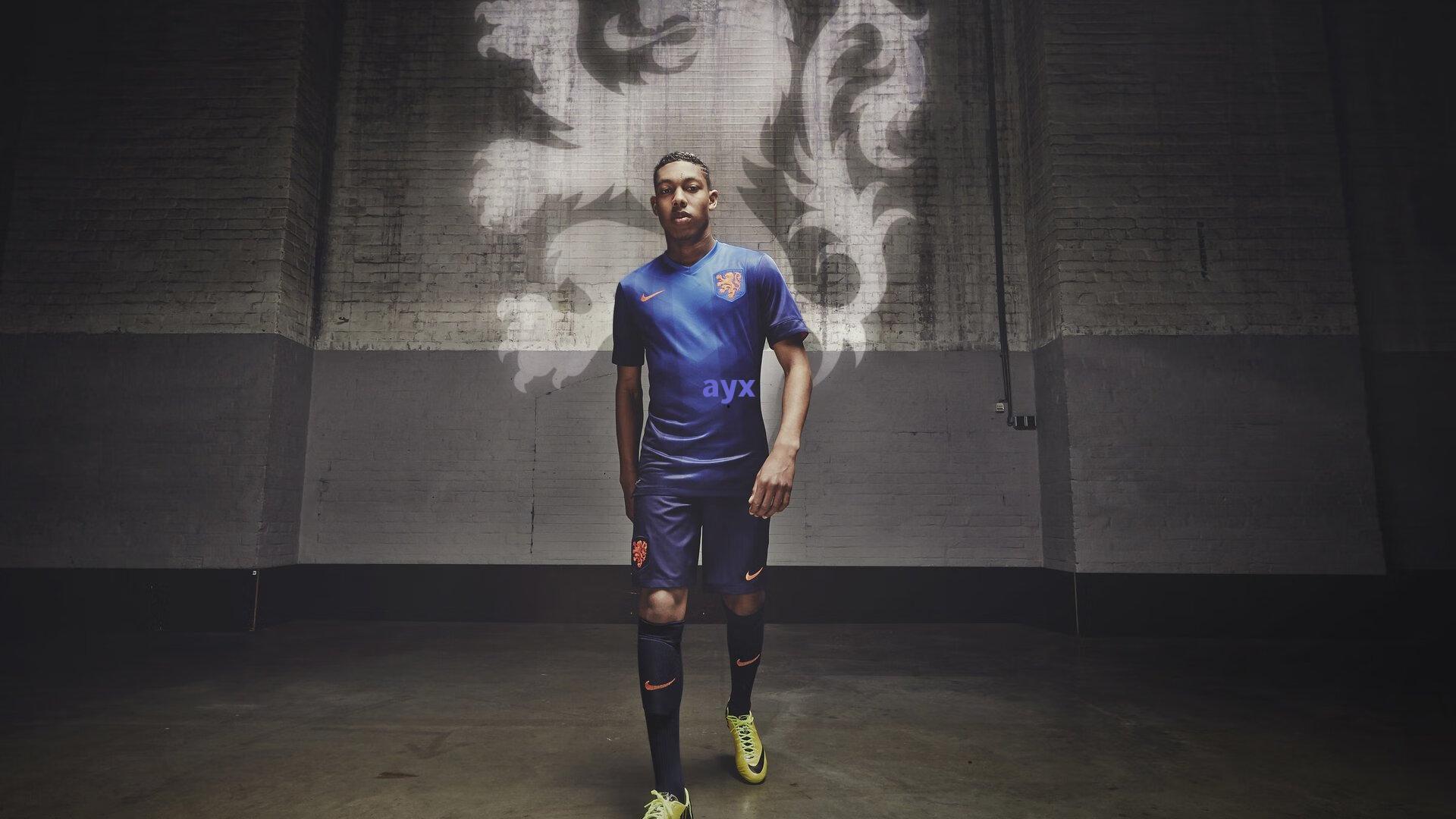 十二载轮回,十二度破门!劳塔罗巧合定律延续,蓝黑军团力克撒丁岛劲敌