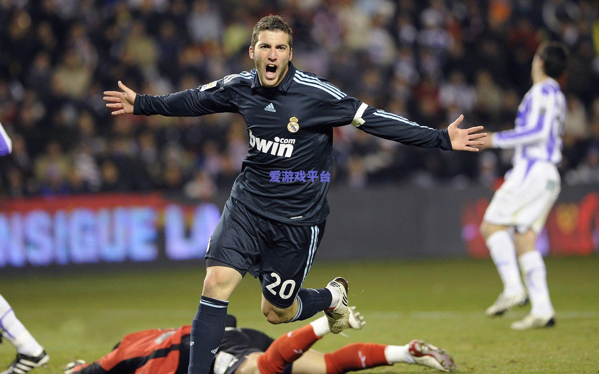 54岁传奇临危受命!邮报曝多尔金流浪者主力门将重伤,紧急召回退役老将救火