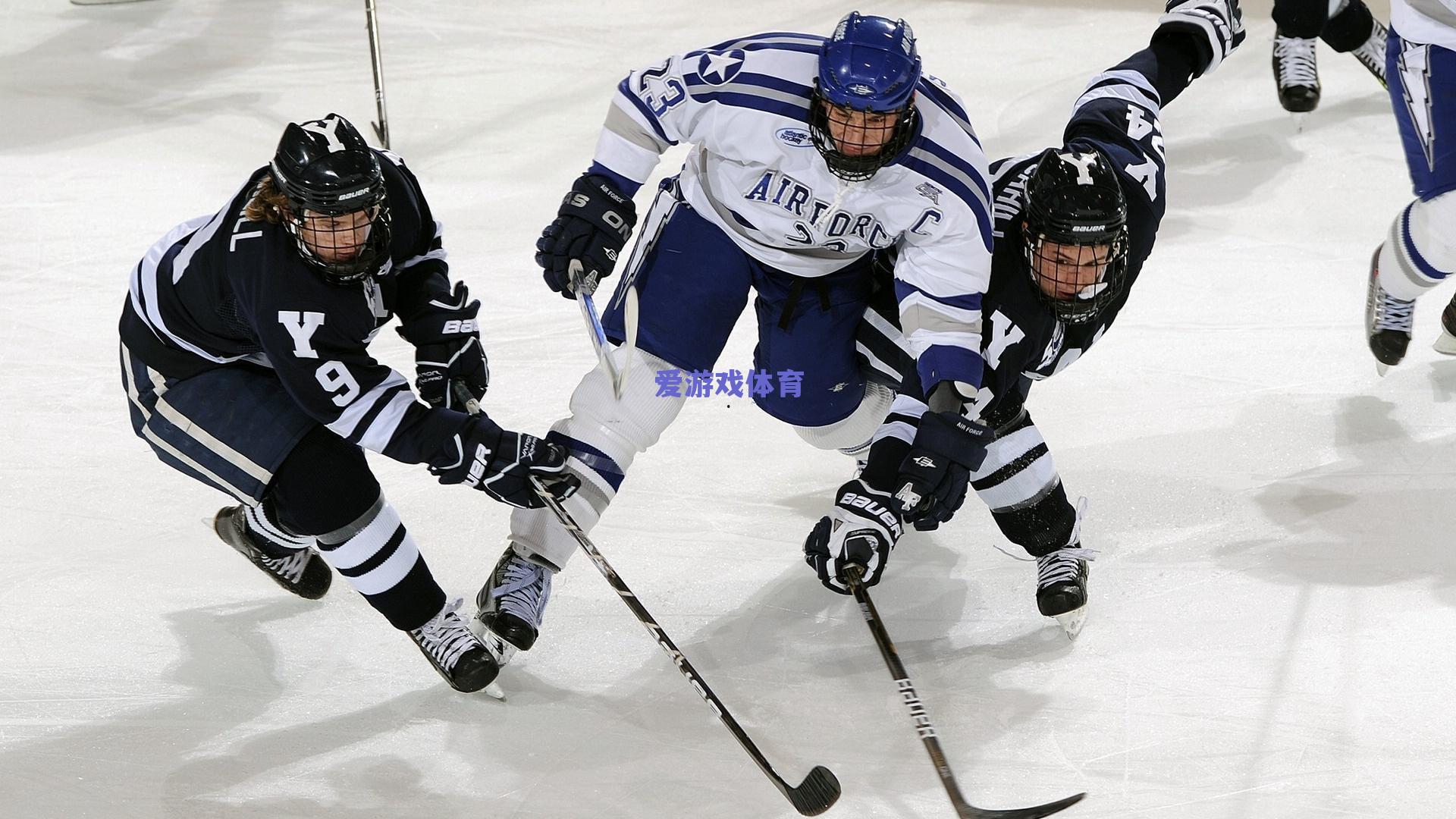 伊朗男足备战遇阻，热身赛悬而未决，主帅紧急回国接受手术