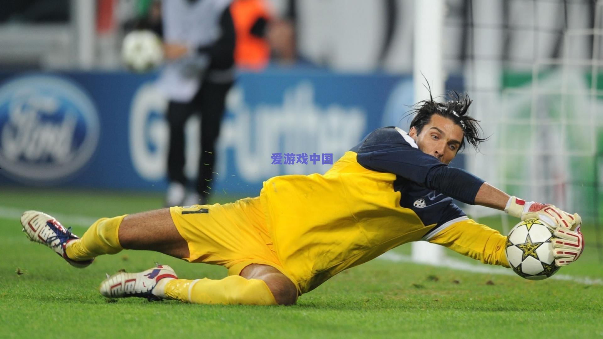 体坛现象引发文化反思，跨国运动员表现背后的历史认知议题受关注